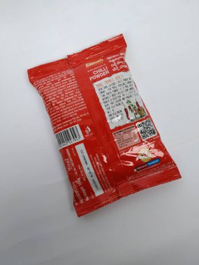 Bangalore, Karnataka, Hindistan-7 Mayıs 2020: Doğu Chilli 'nin kapatılması, Soğuk Toz Torbası beyaz arka planda izole edildi.