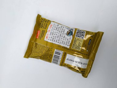 Bangalore, Karnataka, Hindistan-7 Mayıs 2020: Doğu Kişniş Tozu 'nun kapatılması beyaz arka planda izole edildi.