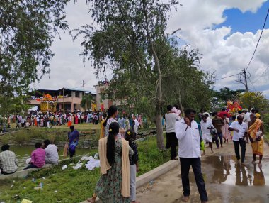 Channapatna, Karnataka, Hindistan-13 Ekim 2024: Köyde güzel dekore edilmiş Savaş Arabası veya Rathothsava kutlamalarının yakın çekimi.