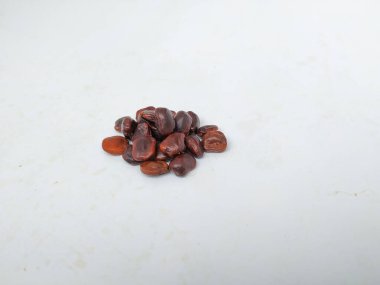 Tamarind Meyve Tohumları Yığını ve deseni beyaz arkaplanda izole edilmiş..