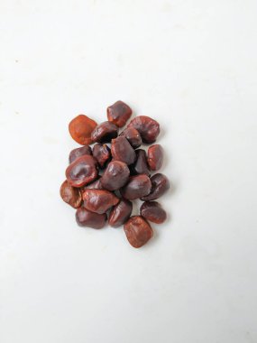 Tamarind Meyve Tohumları Yığını ve deseni beyaz arkaplanda izole edilmiş..