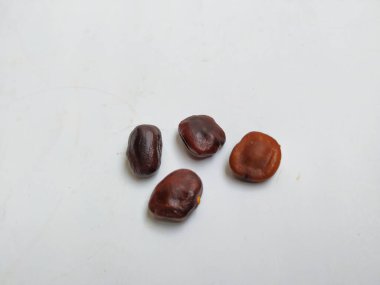 Tamarind Meyve Tohumları Yığını ve deseni beyaz arkaplanda izole edilmiş..