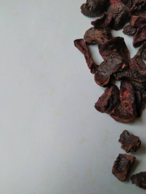 Adike ya da Areca 'ya yakın plan beyaz arkaplanda izole edilmiş desen ve dokuyu dilimler.