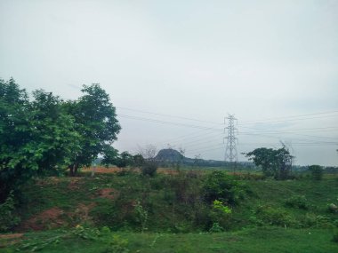 Maddur ve Magadi otobanı manzaralı yol kenarı doğayla iç içe..