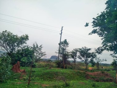 Maddur ve Magadi otobanı manzaralı yol kenarı doğayla iç içe..