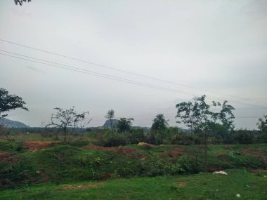 Maddur ve Magadi otobanı manzaralı yol kenarı doğayla iç içe..