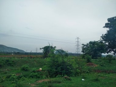 Maddur ve Magadi otobanı manzaralı yol kenarı doğayla iç içe..