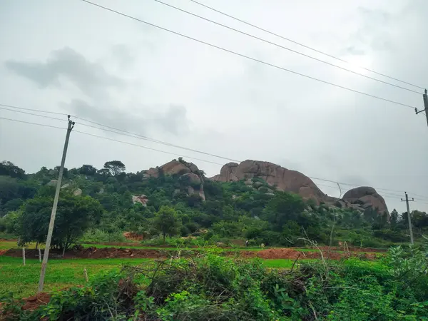 Maddur ve Magadi otobanı manzaralı yol kenarı doğayla iç içe..