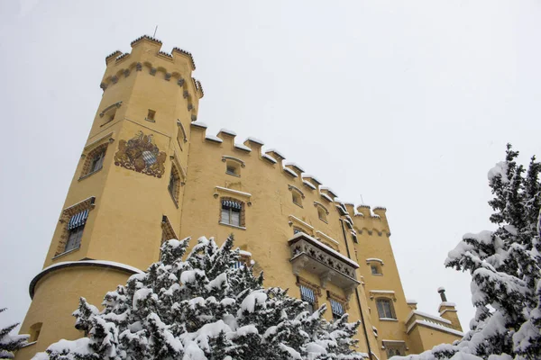 Замок Хоэншвангау Посреди Зимы Полный Снега Замок Хоэншвангау Расположен Прямо — стоковое фото