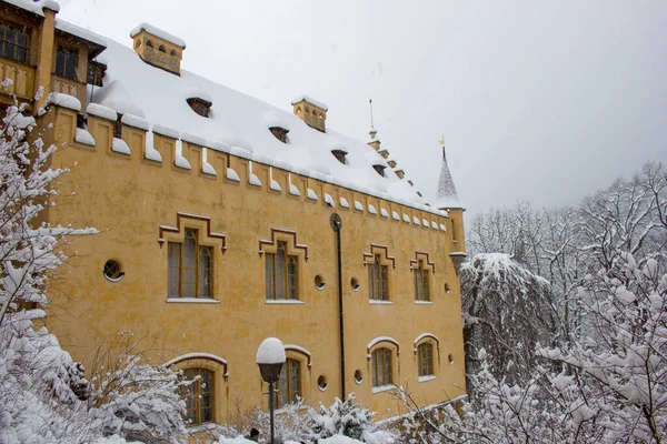 Замок Хоэншвангау Посреди Зимы Полный Снега Замок Хоэншвангау Расположен Прямо — стоковое фото