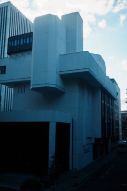 Londra, İngiltere - 28 Eylül 2024: Salters Hall 'un mimari görünümü, Londra' nın Fore Caddesi 'ndeki Barbican kompleksi yakınlarındaki 1970' lerin Brutalist yapısı