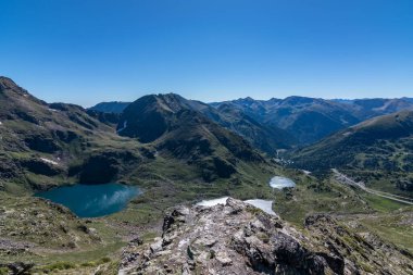 Dağlar arasında göller