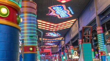 Genting Highlands, Pahang Malezya, 24 Temmuz Genting Highlands First World Plaza 'nın seçici odak noktası. Dükkanlar, restoranlar, kapalı bir tema parkı olan bir alışveriş merkezi..