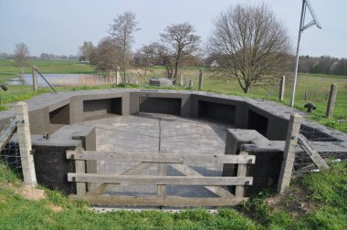 Bofors sığınağı eski IJssel hattında, Olst, Hollanda
