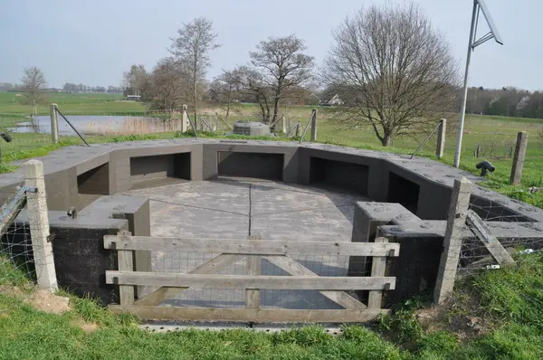 Bofors sığınağı eski IJssel hattında, Olst, Hollanda