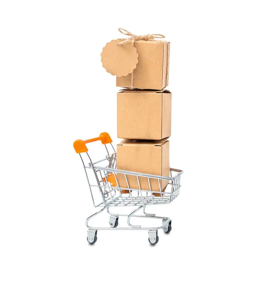 Kartónové Krabice Nákupním Košíku Izolované Bílém Pozadí — Stock fotografie