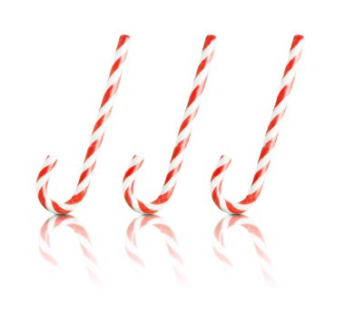 Beyaz arka planda izole edilmiş üç Noel bastonu şekeri