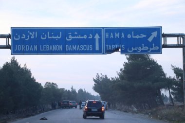 Suriye muhalefeti tarafından tutulan Bashar el Esad 'ın ordusundaki tutuklular. Suriye rejiminin çöküşü. Suriye, 7 Aralık 2024.