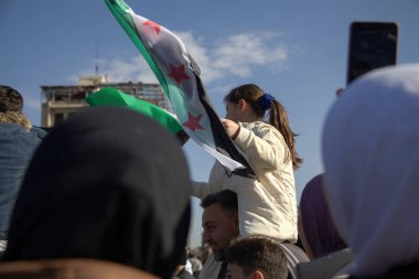 Suriyeliler Başer el Esad rejiminin çöküşünü kutladılar. Suriye Devrimi. Suriye 13 Aralık 2024