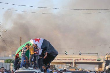 Suriyeliler Başer el Esad rejiminin çöküşünü kutladılar. Suriye Devrimi. Suriye 13 Aralık 2024