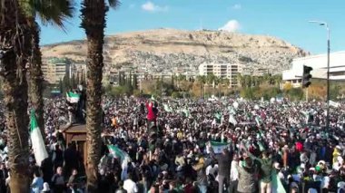 Şam 'ın havadan görünüşü. Başer el Esad rejiminin devrilmesini kutlayan Suriyeliler. Suriye, 12 Aralık 2024