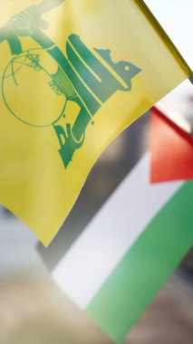 Orta Doğu çatışması, Filistin ve Hizbullah bayrağı.