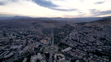 Gökyüzü Şam 'ın Üzerinde, Antik Başkentin Üzerinde Sinematik Bir Yolculuk.