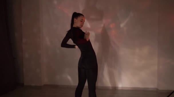 Sexy Girl Dancing Orange Neon Background Studio Slow Motion High — Vídeo de Stock
