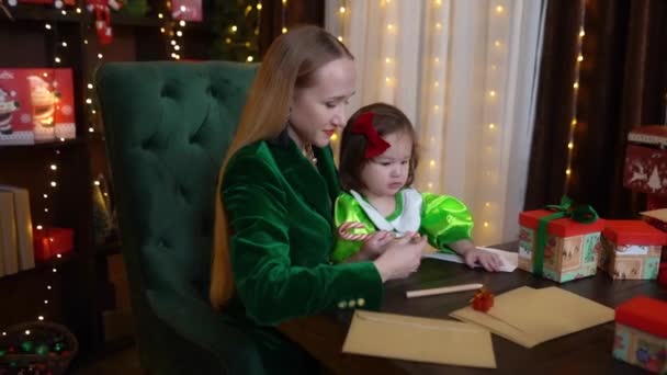 Christmas Studio Family Shoot New Years Video Happy Family Beautiful — Vídeo de Stock
