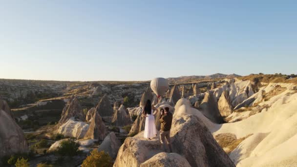 Türkiye Kapadokya 2021 Kapadokya Kayaları Üzerinde Fotoğraf Çekme Modeli Drone — Stok video