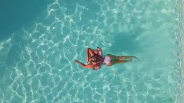 Drone Footage Woman Swimming Pool Hotel Summer Time Oludeniz Drone — ストック動画