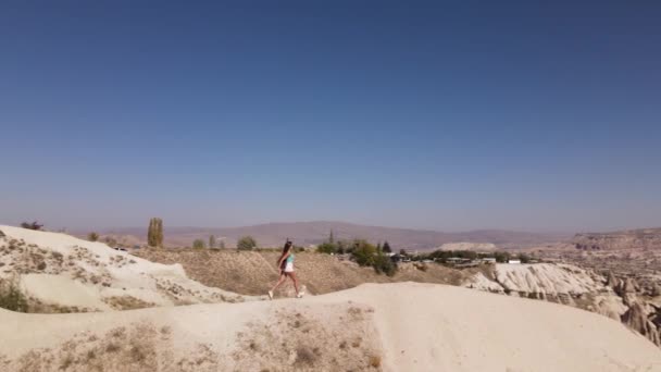 Drone Footage Girl Running Cappadocia Rocks Drone Footage High Quality — Stok Video