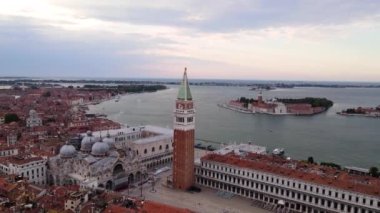 Venedik görüntüleri, hava manzarası, güzel bir yer, Venice Lagoon, St Mark Meydanı, 4K. Yüksek kalite 4k görüntü