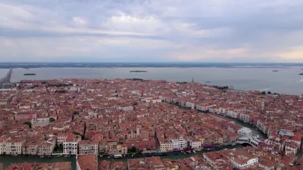 Circling Drone Shot San Marco Square Bell Tower Venetian Lagoon — Stockvideo