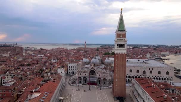 Zoom Out Aerial View Marks Square Venetian Lagoon Venice Canals — Vídeo de Stock
