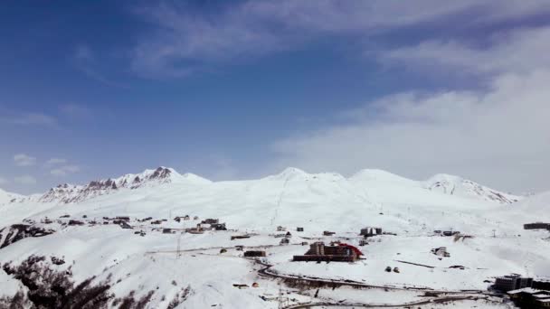 Luftaufnahme Von Schneebergen Georgien Der Wintersaison Hochwertiges Filmmaterial — Stockvideo