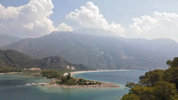 Oludeniz, Fethiey 'deki Mavi Göl' ün havadan görüntüsü. Yüksek kalite 4k görüntü