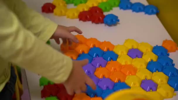 Buntes Spielzeugmosaik Rot Blau Gelb Hochwertiges Fullhd Filmmaterial — Stockvideo