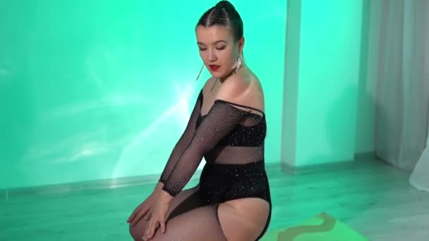 Girl Sits Her Knees Poses Studio Emerald Neon Lights Shadow — Stok video