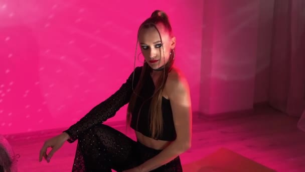 Pretty Hot Girl Sitting Beautiful Pink Background Disco Ball Liquid — Video Stock