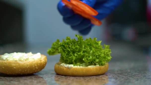 Making Burger Putting Sliced Tomato Circles Burger High Quality Fullhd — Video Stock