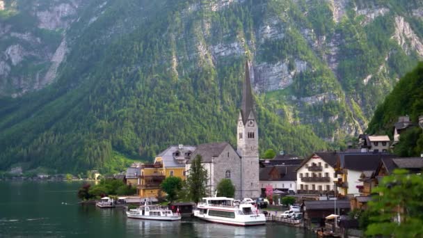 Záběry Vesnice Hallstatt Alpy Hory Pozadí Rakousku Stock Drone Video — Stock video