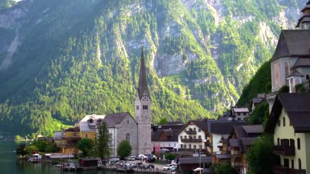 View Hallstatt Village Alps Mountains Background Austria Stock Drone Video — Stock Video
