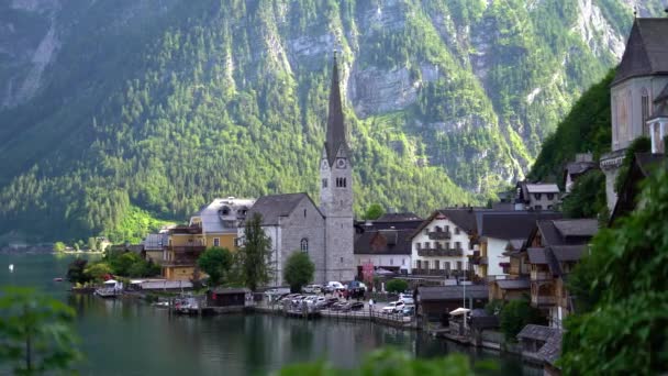 观景哈尔斯塔特村 阿尔卑斯山在奥地利股票无人机视频 高质量的4K镜头 — 图库视频影像