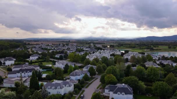Vue Aérienne Panoramique Quartier Banlieue Autrichien Coucher Soleil Automne Saison — Video