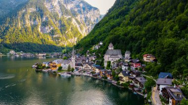 Hallstatt Köyü 'nün hava manzarası, Avusturya Stok Fotoğrafları ve Resimleri' ndeki dağlar. Yüksek kalite fotoğraf