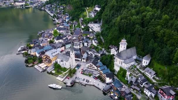 Panoramic View Hallstatt Village Alps Mountains Background Austria Stock Drone — Stock Video