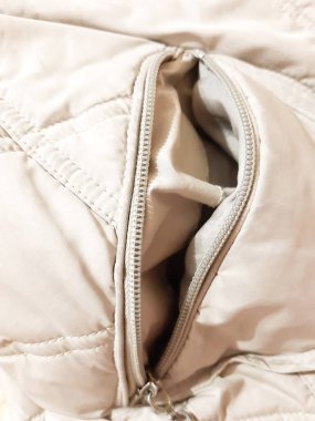 Gri şablon, fermuar, toka, ceket. Arkaplan tasarımı, fotoğrafçılık. Tekstil, kumaş şablonu, modern yeni