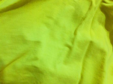 Parlak limon renginde kumaş yüzeyi. Arkaplan tasarımı, fotoğrafçılık. Tekstil, kumaş şablonu, modern 