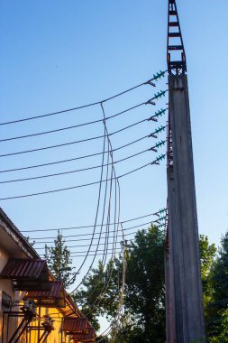 Elektrik santralinden gelen elektrik ekipmanları.